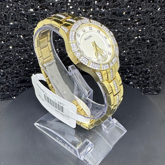 Women's NWT Bulova Mother-of-Pearl Faced w/Diamonds & Crystal Bezel & Gold Band - Picture 3 of 5